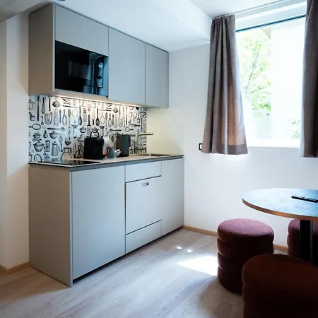Aparthotel Blackhome Center 4*